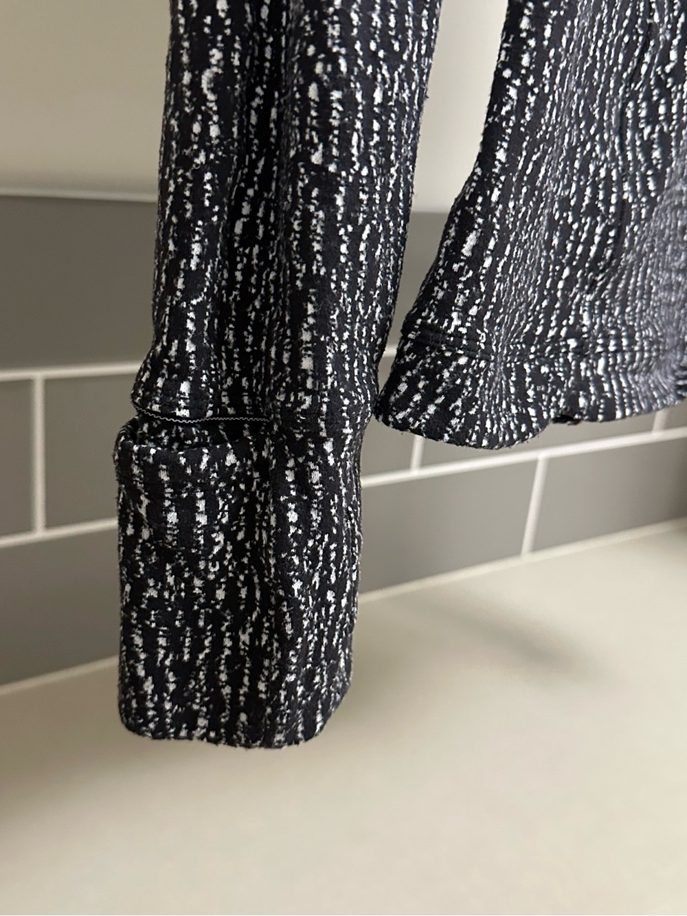 Lululemon Runderful Long Sleeve - Picture 6 of 10